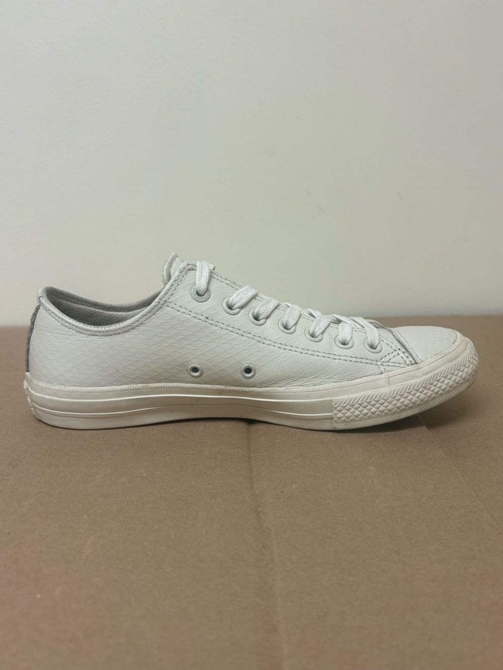 Converse 2 Chuck Taylor Low Top Sneakers in White with Neon Green Insole - Picture 3 of 5